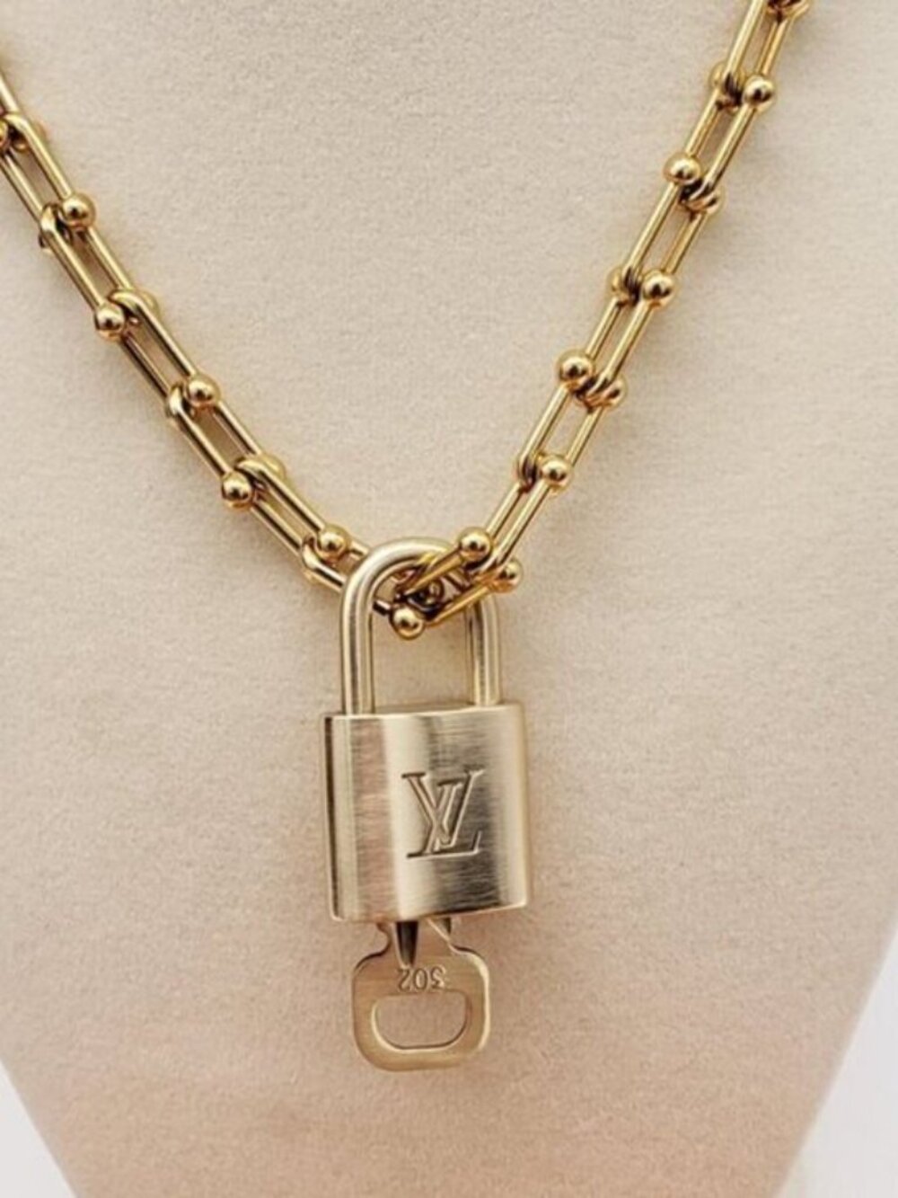 Authentic Louis Vuitton Gold Lock w/ Unbranded Horse Shoe Stainless Steel Chain - Picture 5 of 11